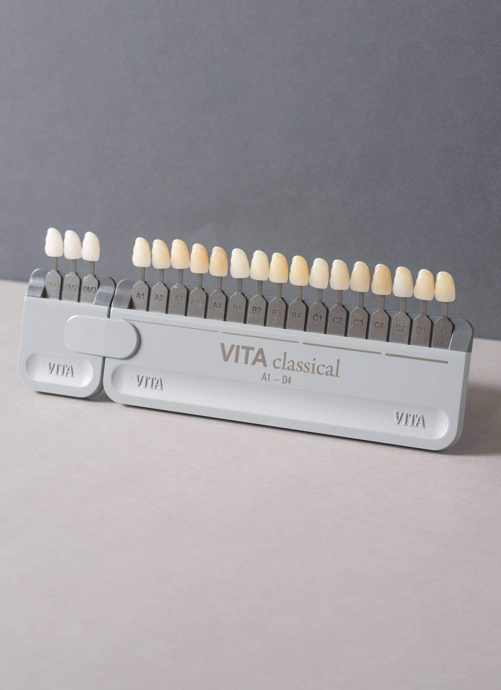 Colorímetro Clásico A1-D4 Bleached Shades