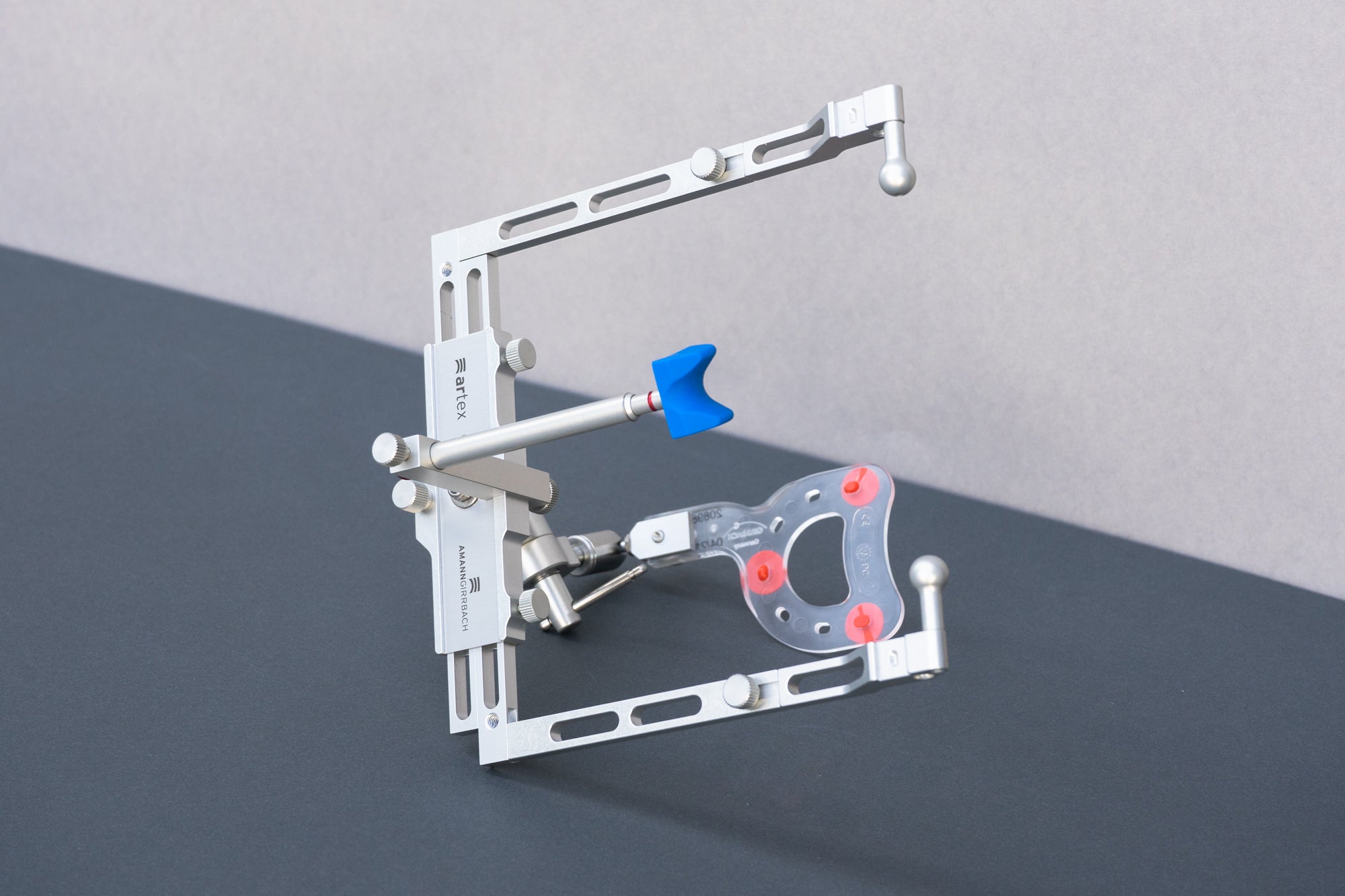 Arco facial Artex para transferencia precisa de registros maxilares